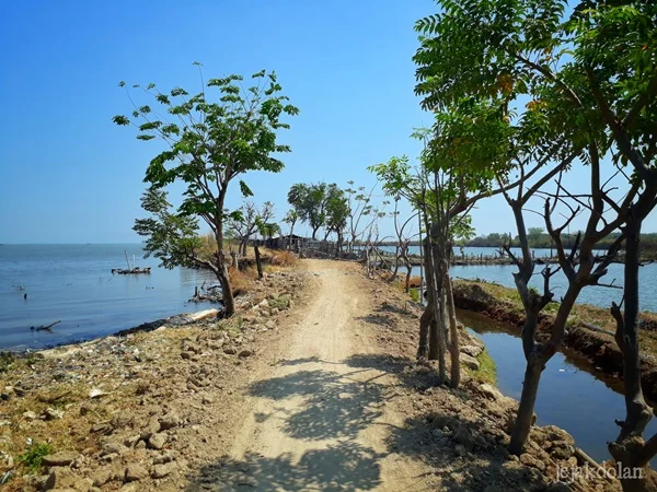 Akses Jalan Menuju Pantai