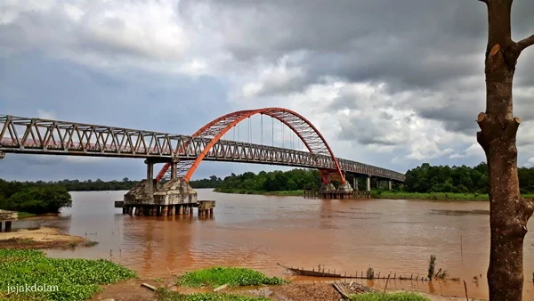 Jembatan Kahayan Dari Taman Pasuk Kameluh