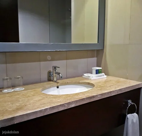 Wastafel di Kamar Mandi - Aston Imperium Purwokerto