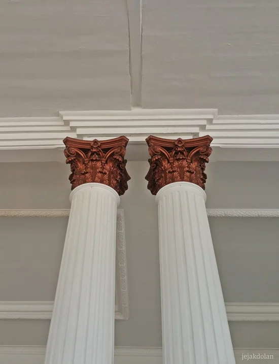 Ornamen Pada Tiang Bangunan