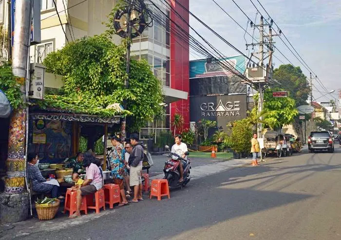 rekomendasi tempat makan gudeg enak - gudeg mbah lindu
