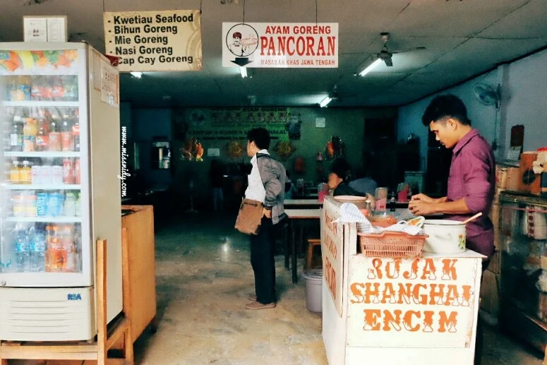rujak shanghai encim - kuliner legendaris di petak sembilan