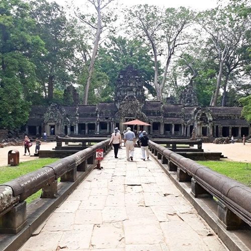 Aturan Berpakaian di Angkor Wat - Angkor Archaeological Park