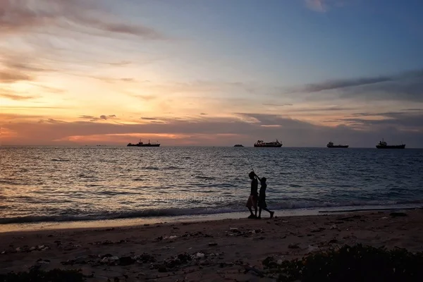tips aman berlibur ke pantai