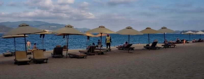 liburan aman ke pantai