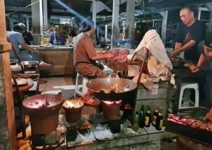 Penjual saat Malam di Pasar Jejeran