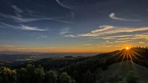 Tips Berburu Sunrise di Pegunungan