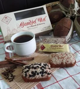 Oleh-Oleh khas Semarang Roti Ganjal Rel