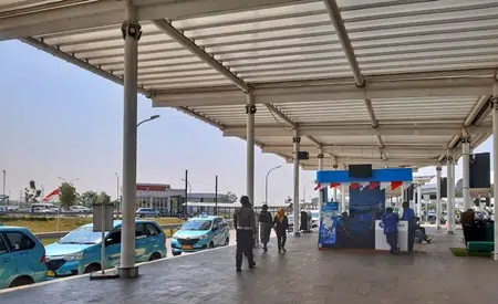 Bluebird Transportasi di Bandara Ahmad Yani Semarang