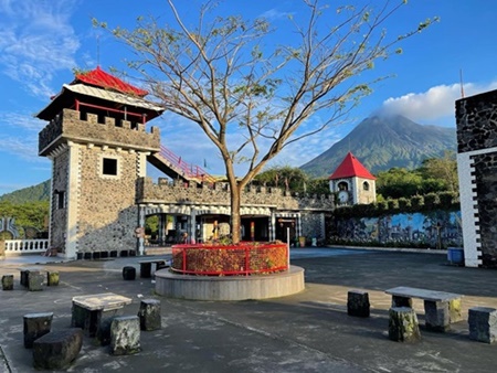 pesona the lost world castle Jogja