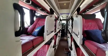 Bagian dalam Suite Class PO Sinar Jaya