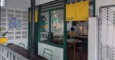 Teras depan warung