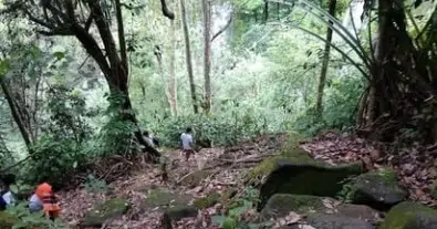 Rute trekking yang lumayan ekstrim