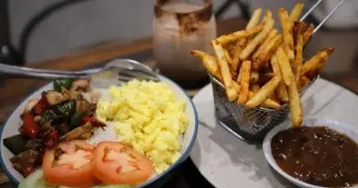 Kuliner di Braga Bandung (Foto: disway Jogja)