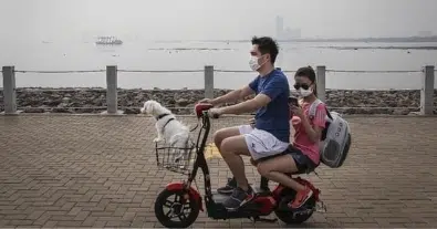 naik sepeda listrik di pantai @jejakdolan