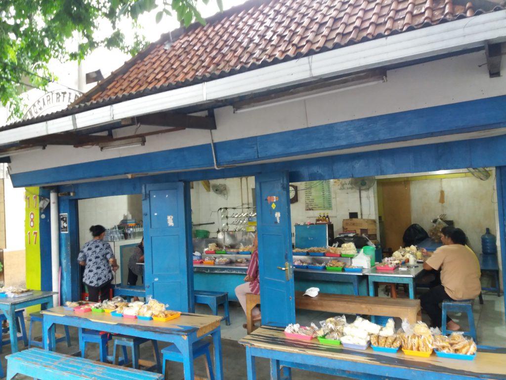 Tempat Minum Susu Sapi Segar di Semarang