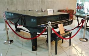 Koleksi Piano di Museum Surabaya