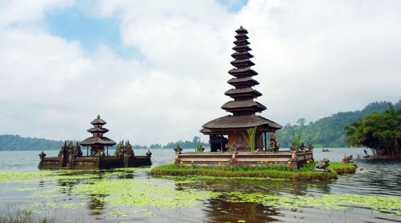 Wisata ke Pura
